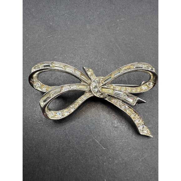 Vtg Marcel Boucher Bow Brooch Pin SIlver Tone Emerald Cut and Round Crystal 5266 - Picture 1 of 10